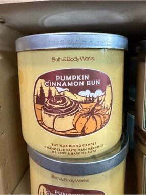 Bath & Body Works Pumpkin Cinnamon Bun Candle — Yellow